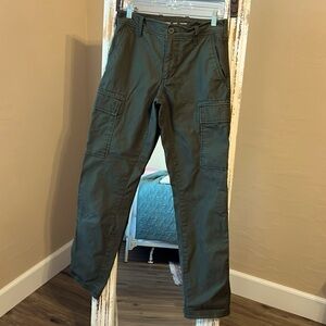 Men’s Size 29x34 OLD NAVY Army Green Cargo Pants